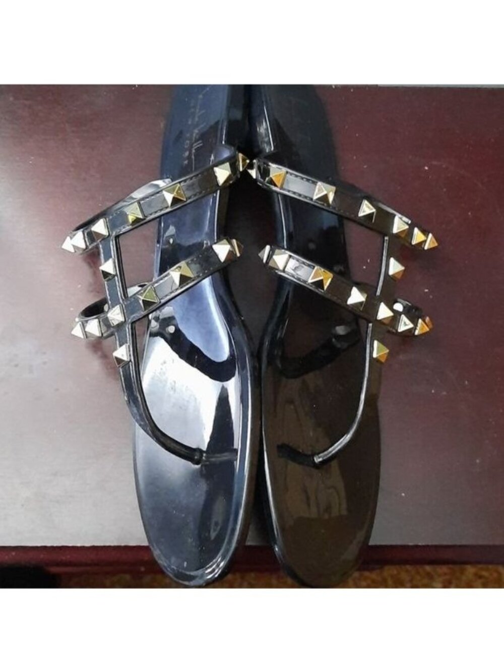 Nicole Miller New York Black With Gold Studs Flip Flop Sandals Size 9 - Picture 2 of 6